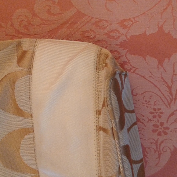 VGUC. Coach signature C canvas shoulder bag. - Picture 11 of 16